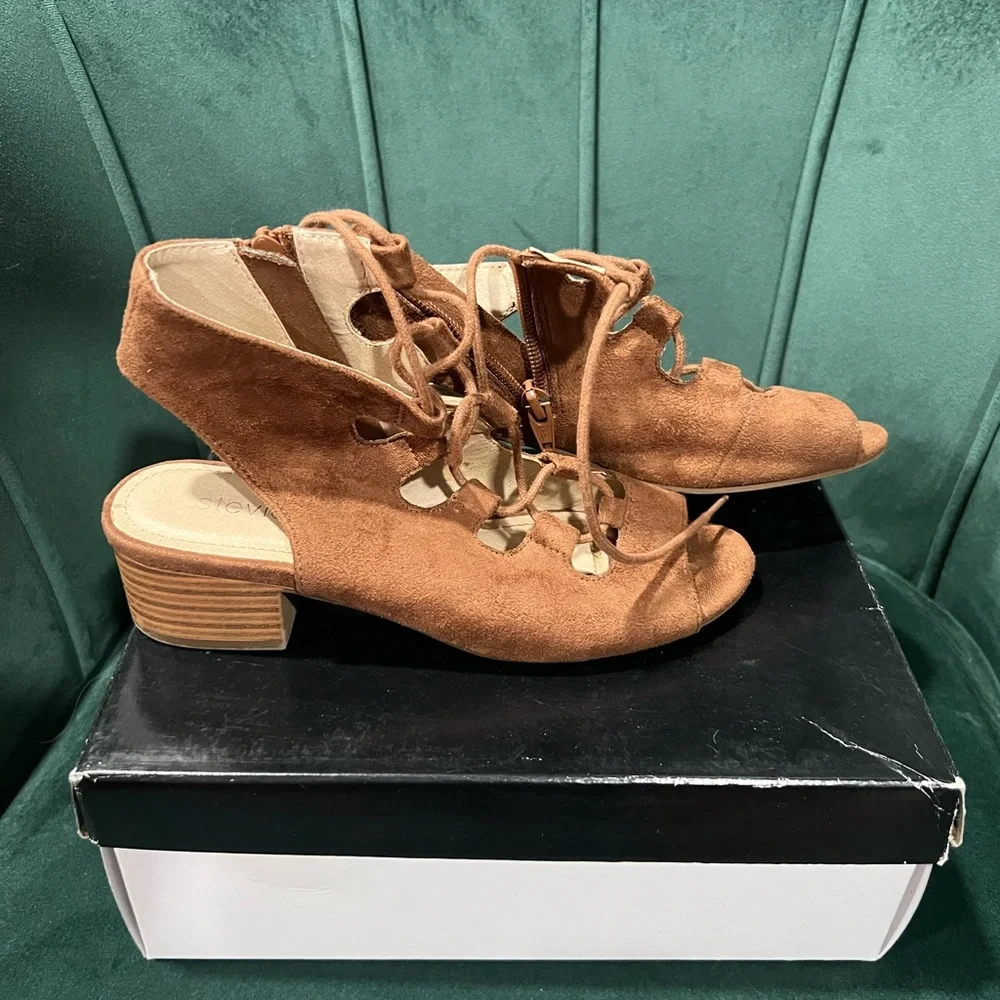 Sandals - Picture 1 of 6